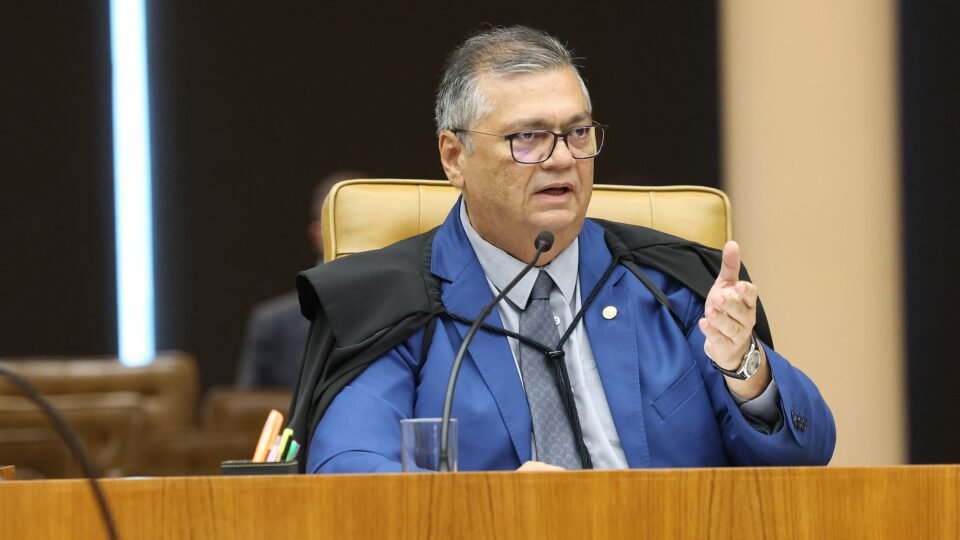 Dino cobra da AGU cronograma de melhorias em emendas parlamentares