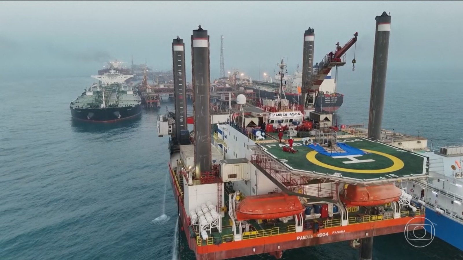 EUA permitem que países comprem petróleo russo retido no mar por 30 dias