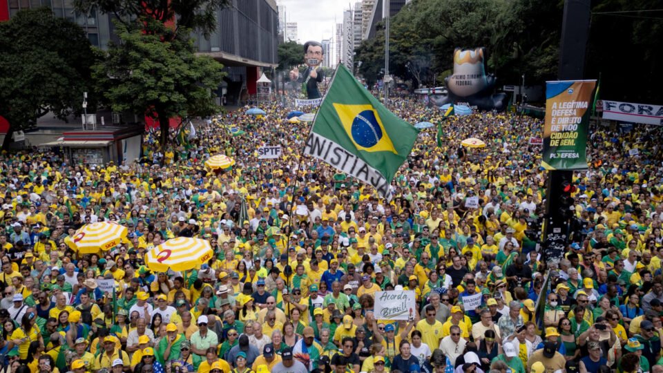 Quem participou das manifestações do movimento Acorda Brasil nas capitais?
