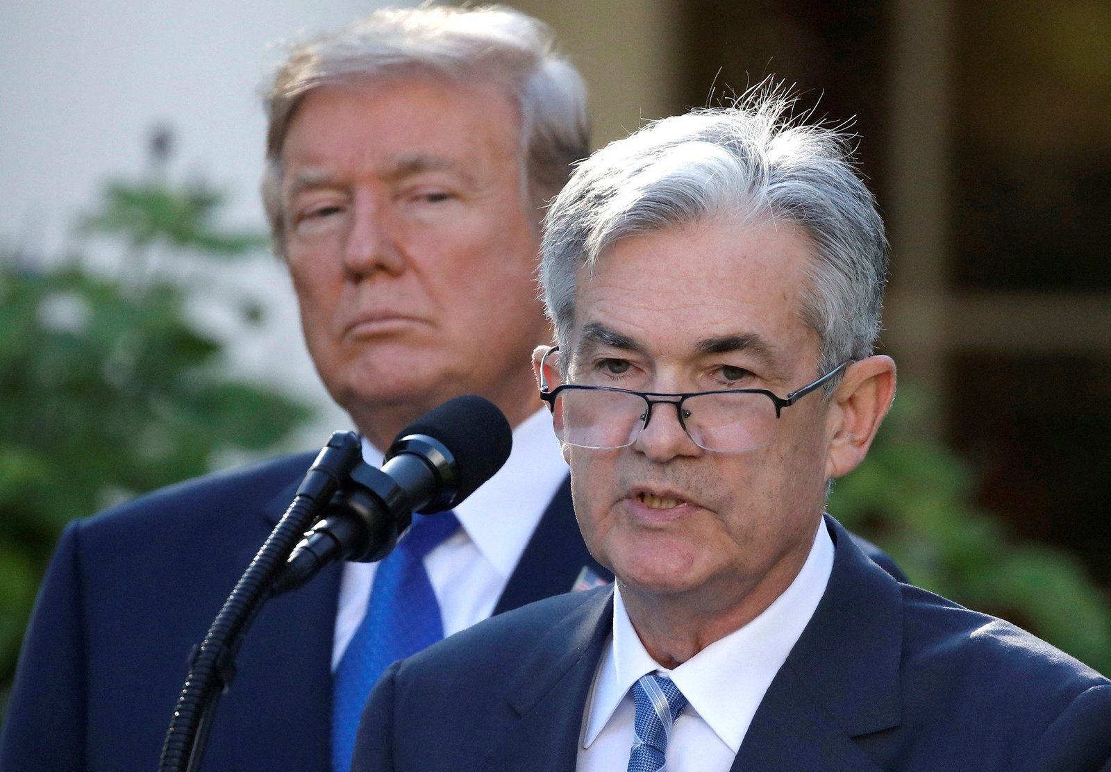 Pressão e ofensas de Trump: Superquarta terá última decisão de Powell à frente do Fed; relembre