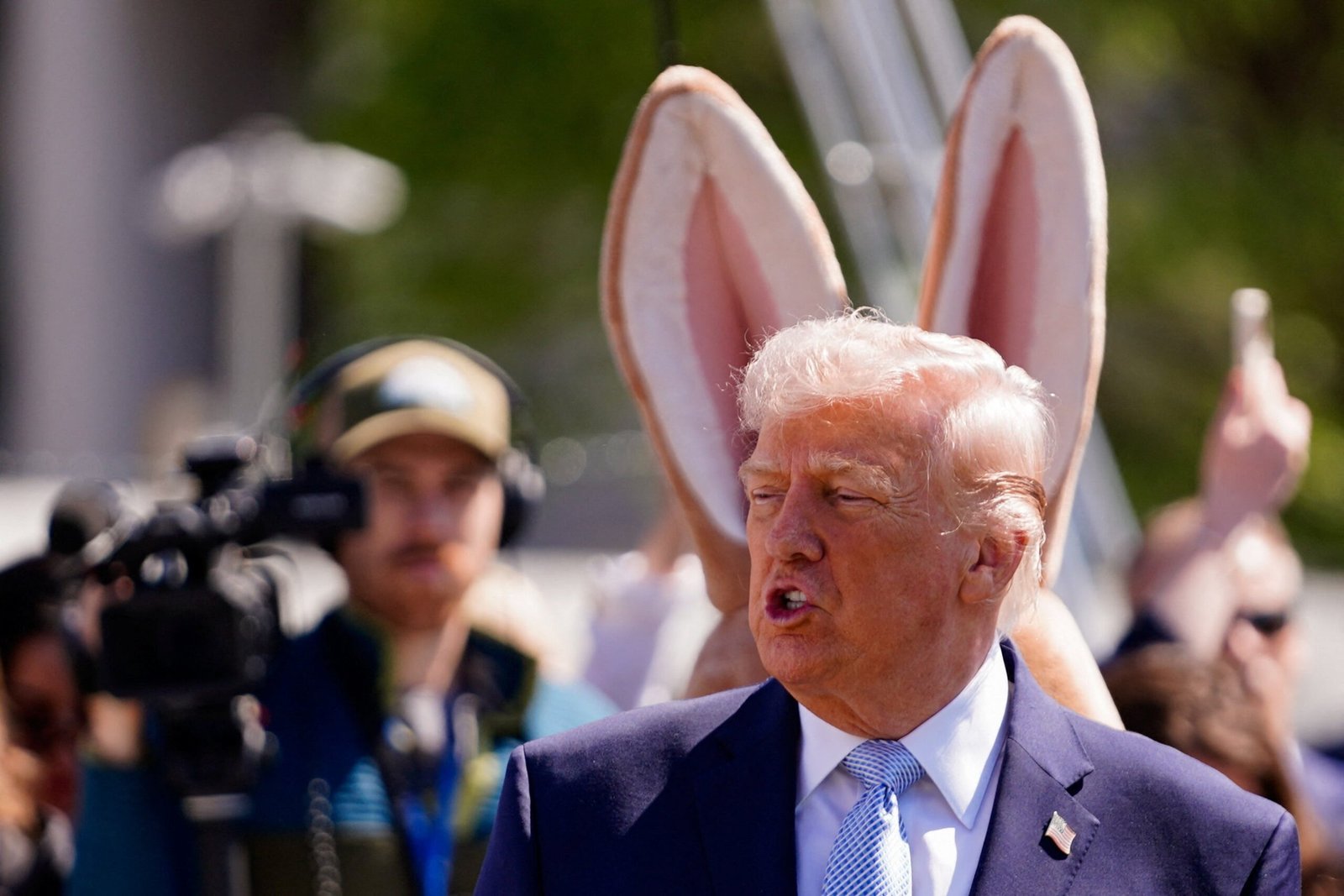 Ao lado do Coelhinho da Páscoa, Trump faz discurso sobre guerra em evento para crianças