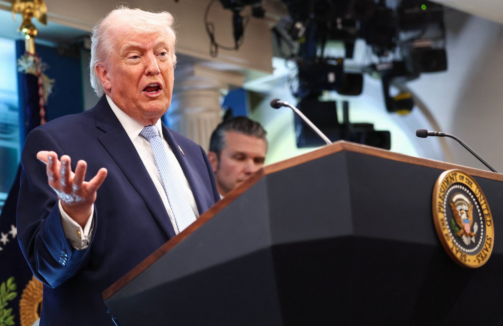 Trump diz que EUA podem cobrar pedágio de navios se tomarem controle do Estreito de Ormuz