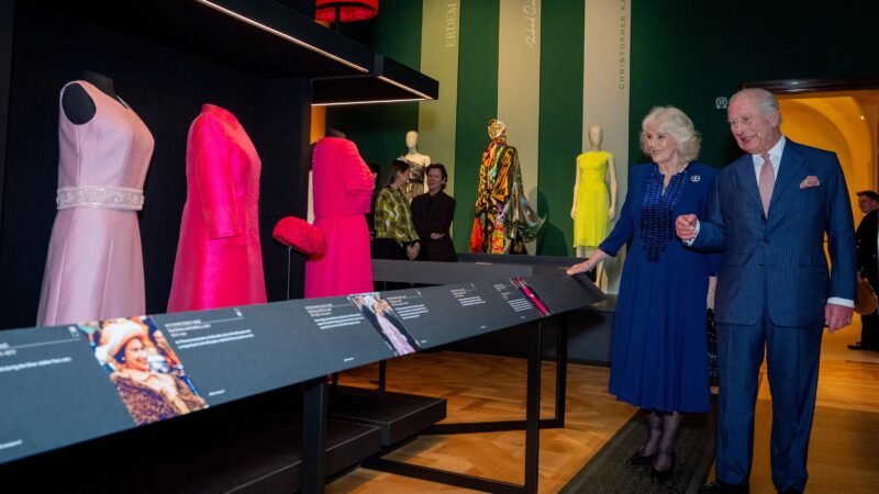 Realeza britânica celebra o que seria o 100º aniversário de Elizabeth II