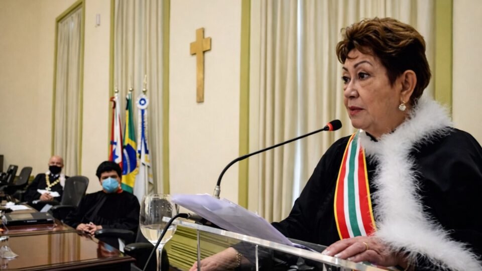 Juízes estão perto de “escravidão” e não terão como pagar contas, diz desembargadora