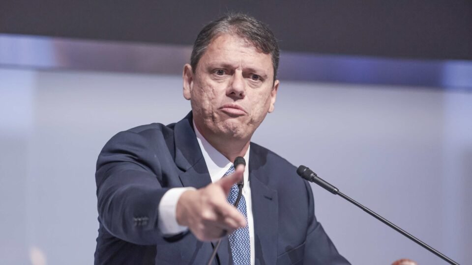 Sem citar nome, Tarcísio critica Lula: “lideranças envelhecidas que não percebem a hora de parar”