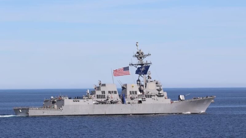 Irã acusa EUA de violar cessar-fogo com ‘pirataria’ após ataque a navio e promete retaliação