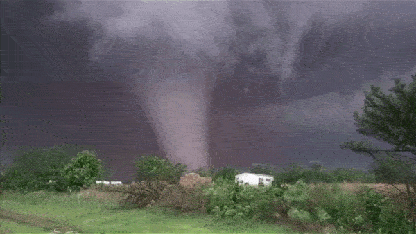 Dez ficam feridos após tornados atingirem Oklahoma nos EUA, diz mídia  local