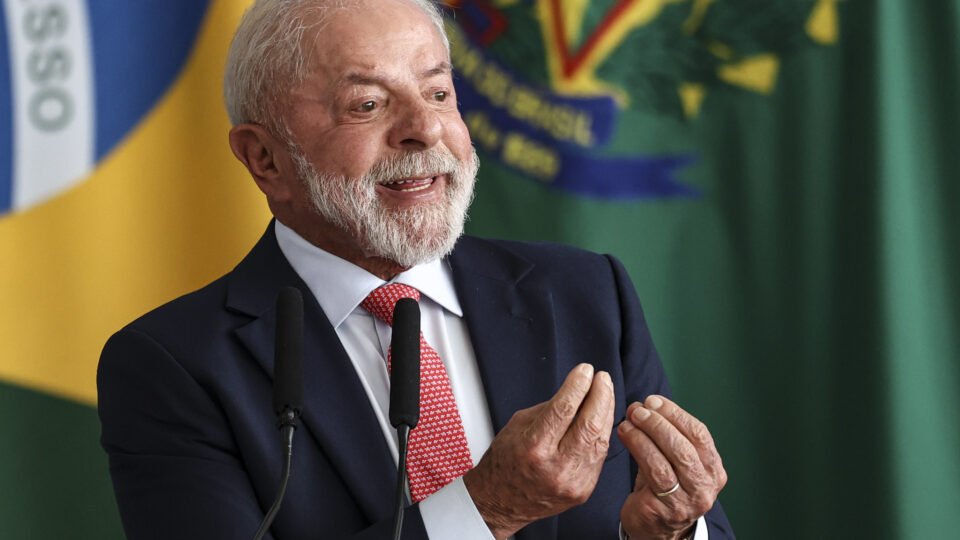 Lula critica fim do imposto sindical
