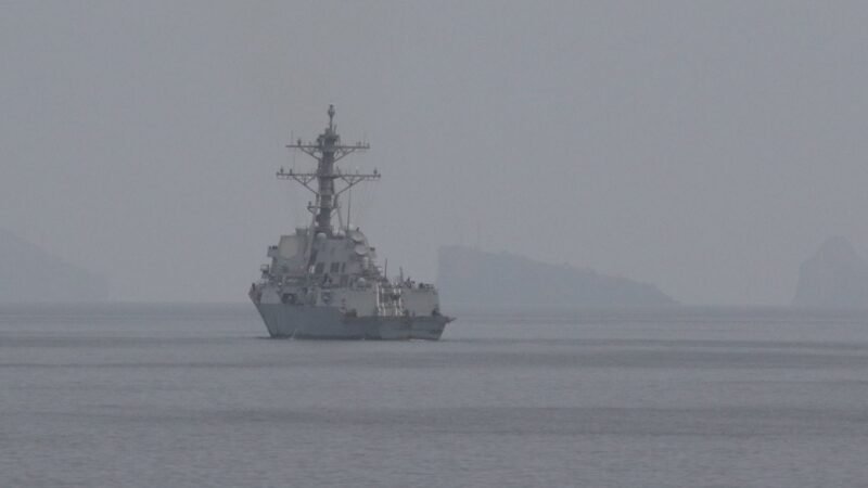 Irã nega entrada de navios dos EUA no Estreito de Ormuz