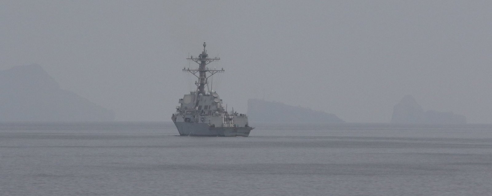 Irã nega entrada de navios dos EUA no Estreito de Ormuz