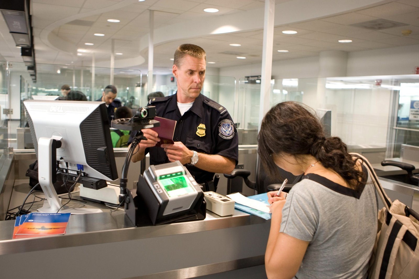 Green card: entenda ponto a ponto a ordem do governo Trump para restringir pedidos feitos nos EUA