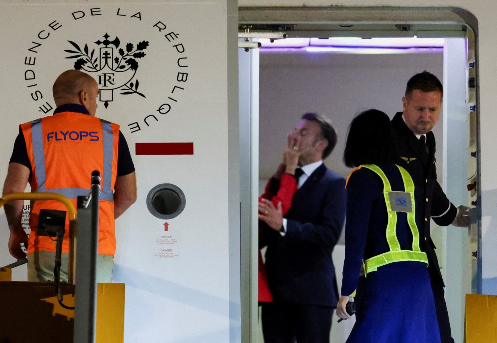 Mensagem de atriz seria motivo de tapa de primeira-dama francesa em Macron, diz jornalista