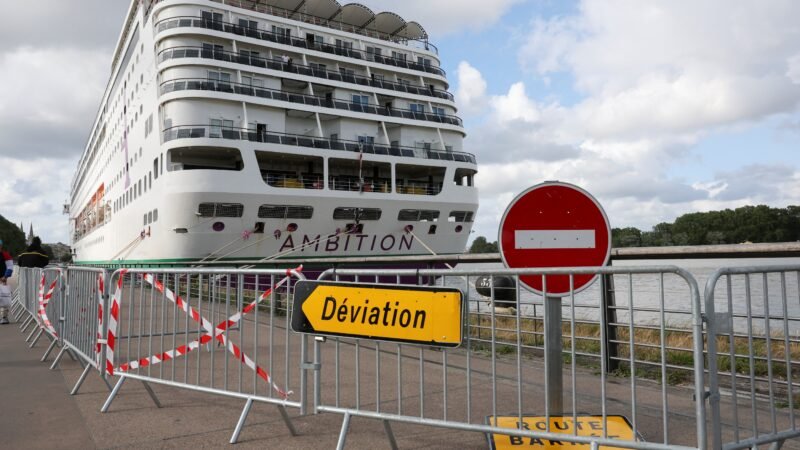 Mais de 1.700 pessoas são confinadas em navio na França após morte de passageiro e possível surto