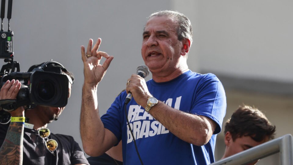 Em culto com Flávio Bolsonaro, Malafaia diz ser perseguido por Moraes