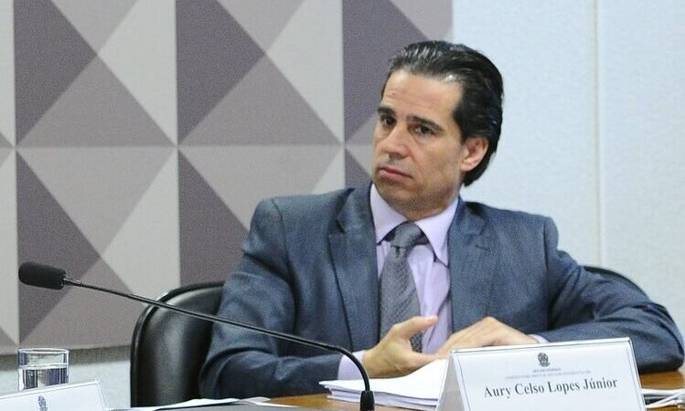 Quem é o advogado contratado por Deolane Bezerra para sua defesa?