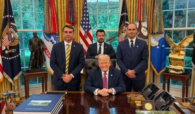 Encontro de Flávio com Trump repercute entre políticos de direita e esquerda