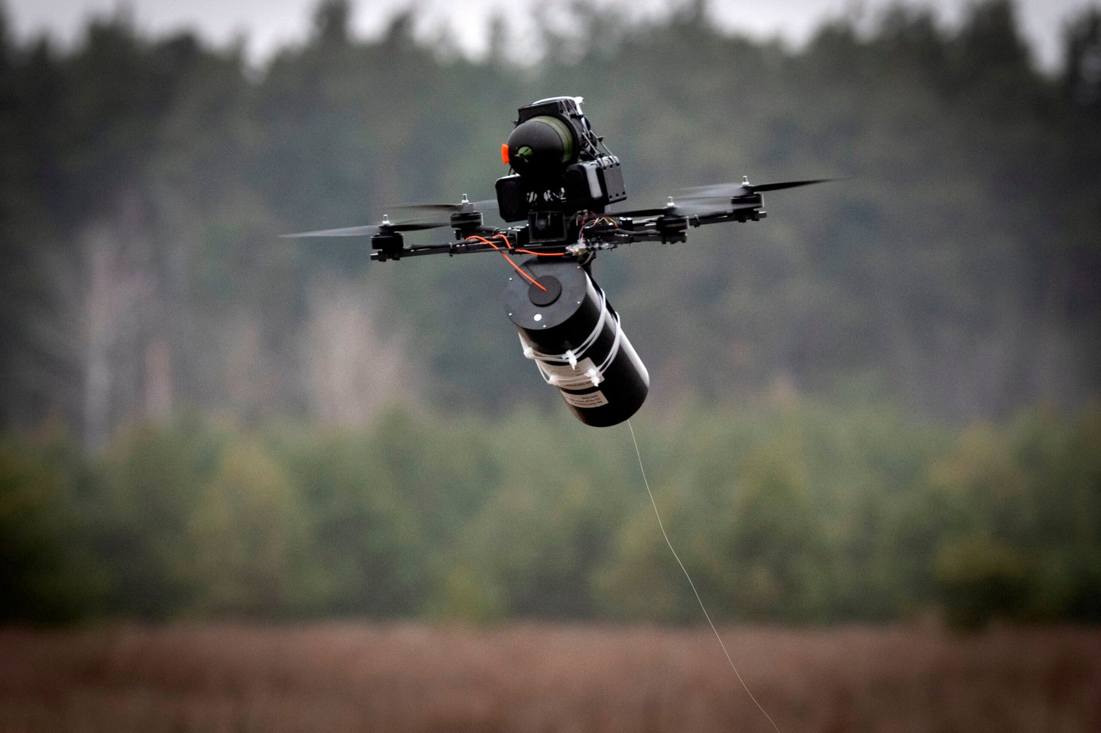 Como funcionam os drones de fibra óptica do Hezbollah que desafiam defesa de Israel