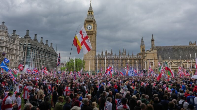 Milhares vão às ruas em Londres em meio à crise política do governo Starmer