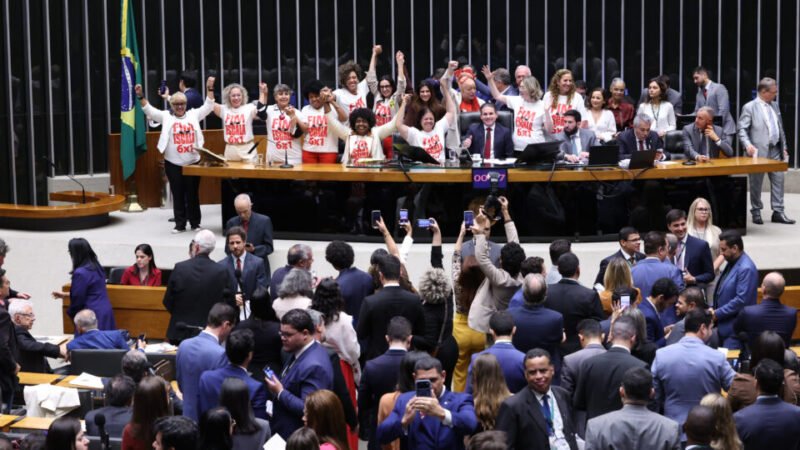 Câmara aprova PEC que acaba com escala 6×1 e reduz jornada para 40h