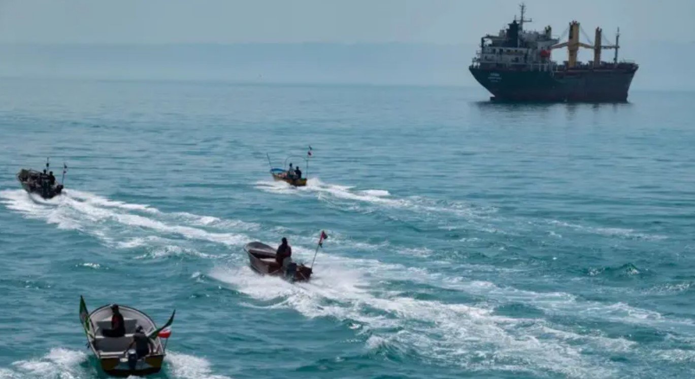 A ‘marinha mosquito’ do Irã: como ‘enxame’ de pequenas embarcações desafia os EUA no Estreito de Ormuz