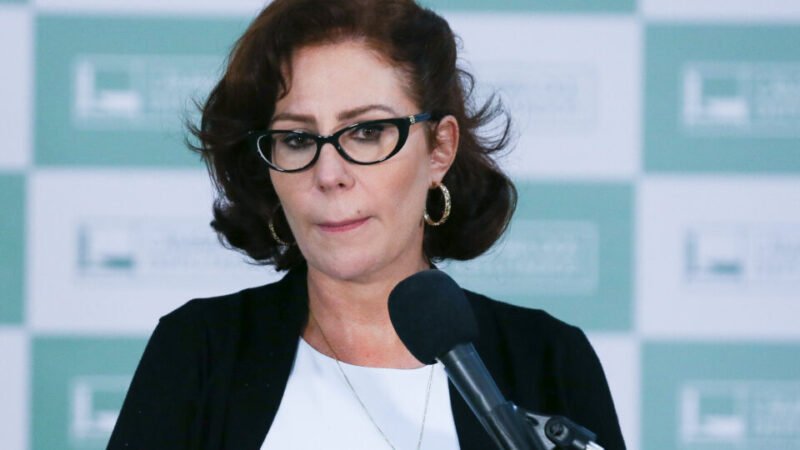 Justiça manda penhorar bens de Carla Zambelli para pagar indenização de R$ 17,7 mil