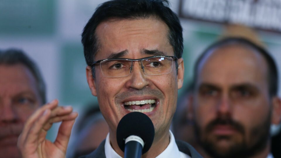 Dino revoga decisão que tirou do ar reportagem sobre situação eleitoral de Deltan