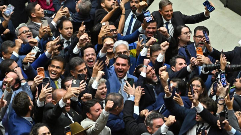 Quem são os políticos de oposição que buscam novos cargos em 2026?