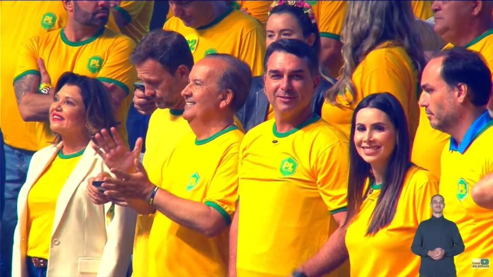 Com Flávio Bolsonaro, PL lança pacote de pré-candidaturas em SC