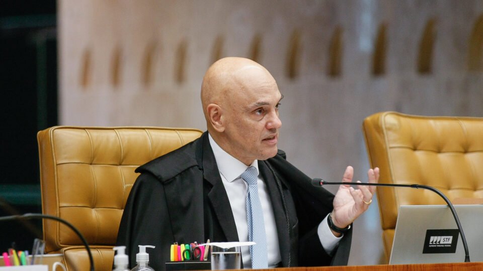 Moraes suspende julgamento de recurso sobre revisão da vida toda do INSS