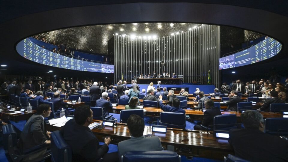 Senado ganha peso na eleição com crise no STF; o que mostram as pesquisas nos principais estados