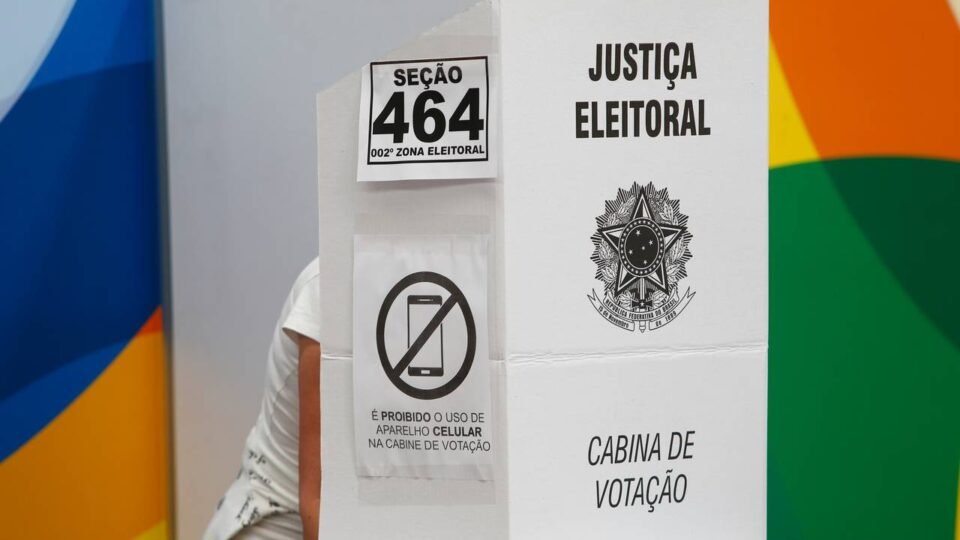 Por que a abstenção nas eleições pode bater recorde em 2026?