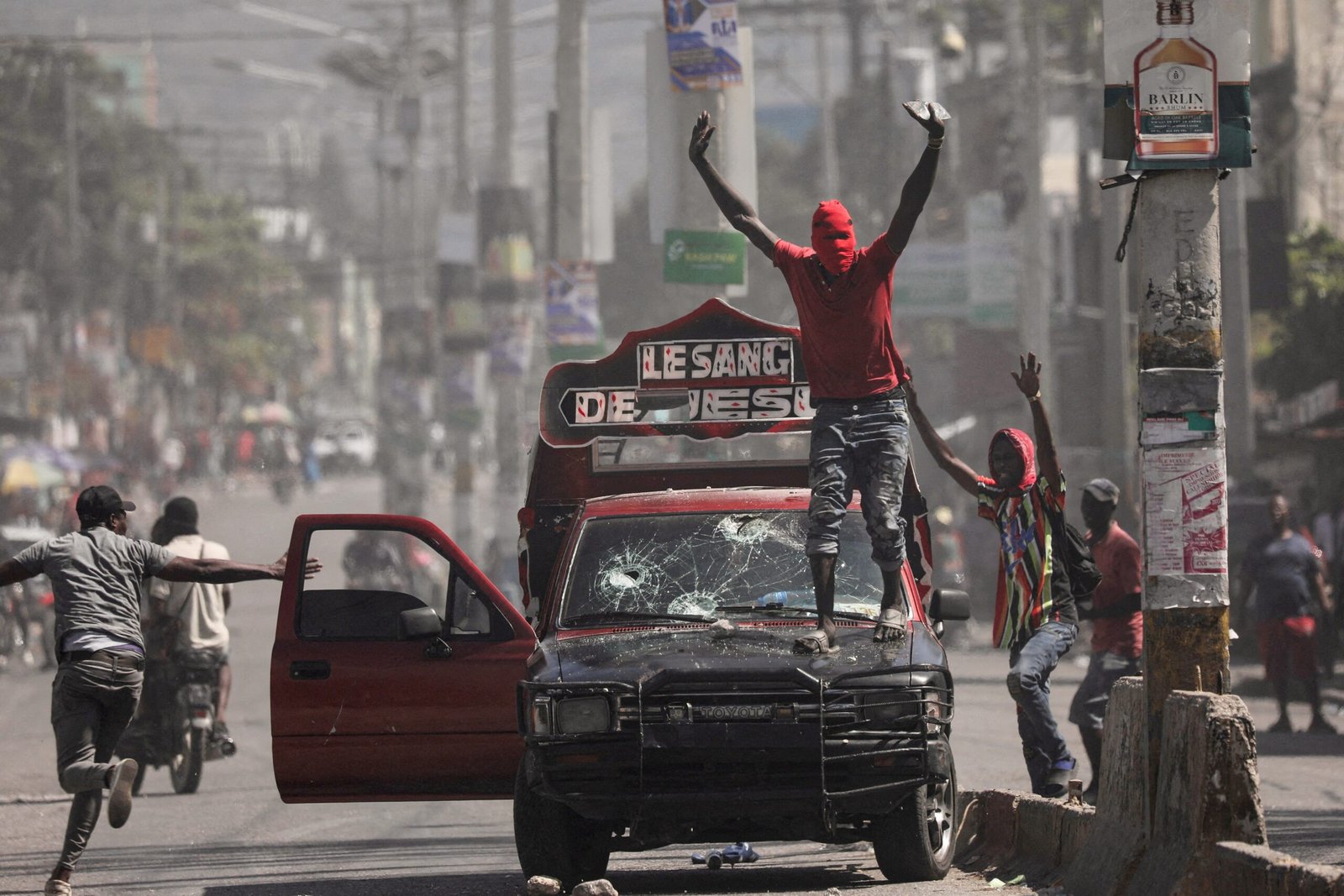 Adversário do Brasil na Copa, Haiti sofre com crise humanitária e violência de gangues; entenda