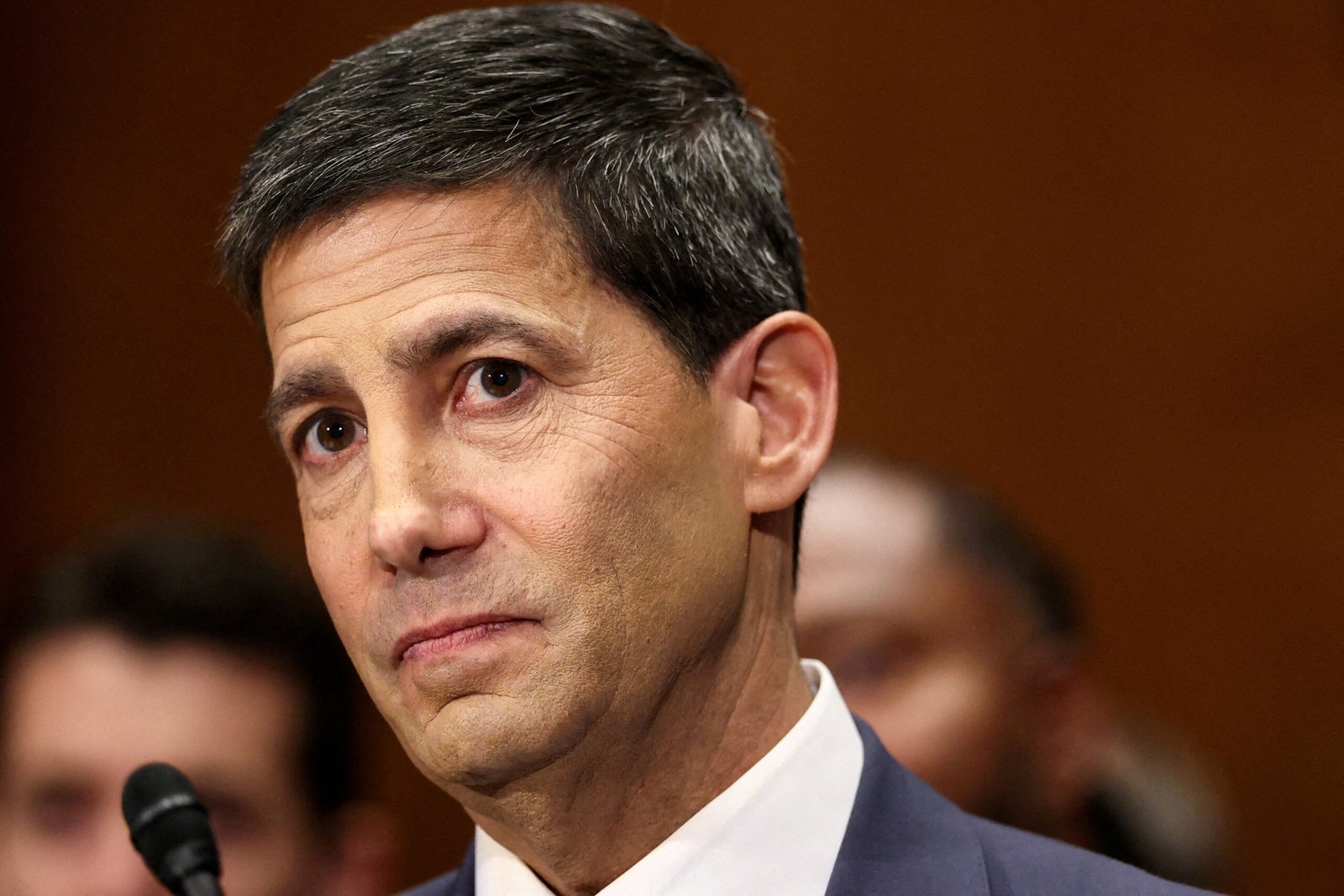 O que esperar da estreia de Kevin Warsh no Fed? Mercado observa tom do novo presidente