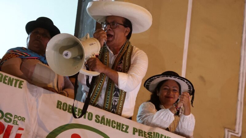 Eleições no Peru: Sánchez lidera protesto enquanto Fujimori segue à frente em apuração
