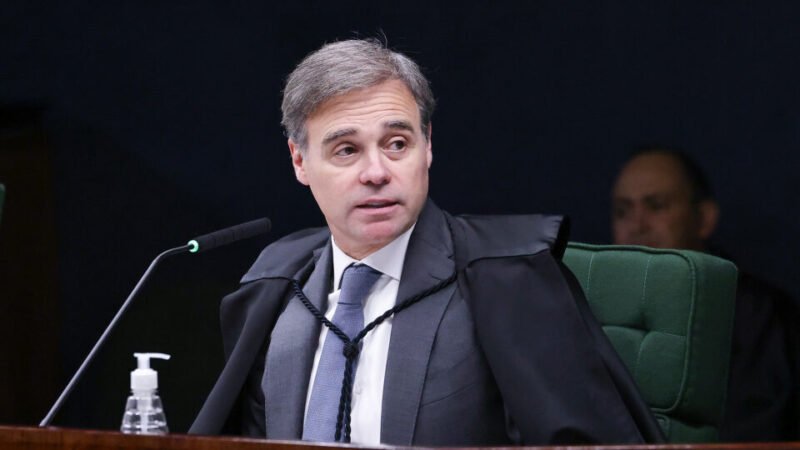 Por que especialistas defendem a conduta de André Mendonça no caso Master?