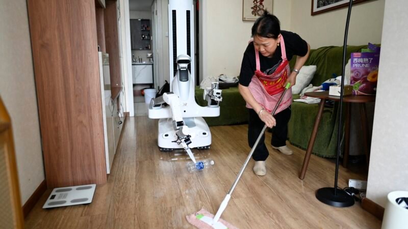 Eles recolhem lixo, dobram roupas e aprendem com erros: os robôs que já trabalham em casas chinesas