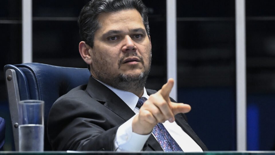 Alcolumbre nega ter recebido US$ 30 milhões de Vorcaro e promete reação judicial
