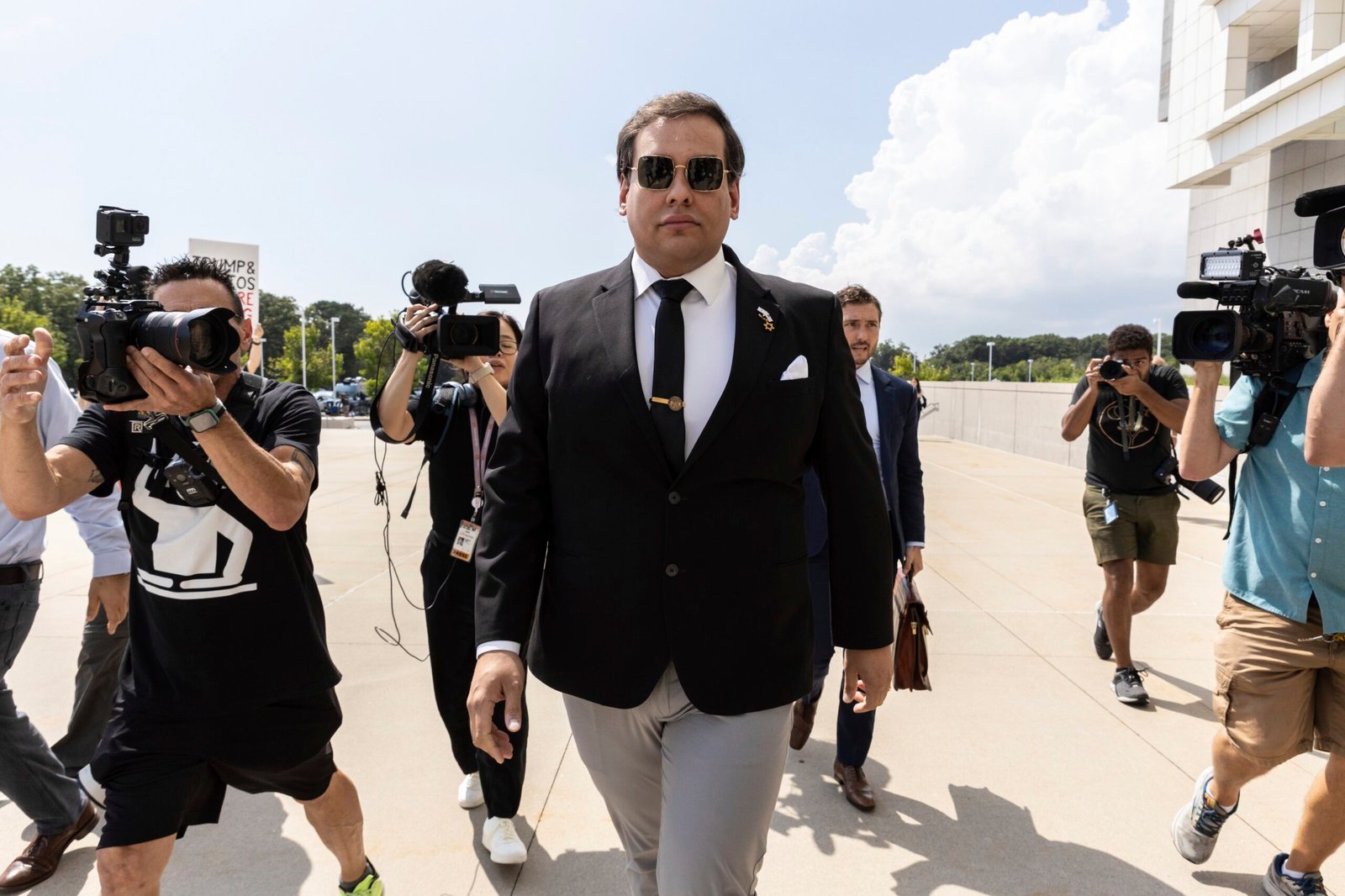 George Santos: ex-deputado dos EUA filho de brasileiros é investigado por fraude em apostas online