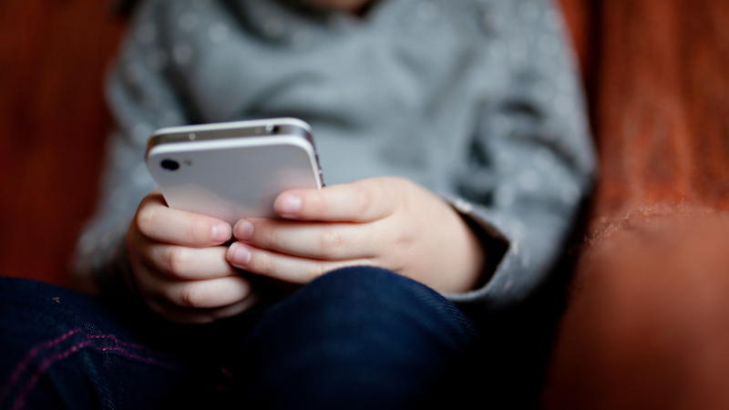 Malásia proíbe redes sociais para menores de 16 anos
