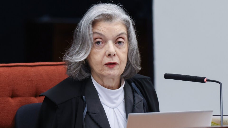 Cármen Lúcia cobra integridade de juízes em evento anti-Gilmarpalooza