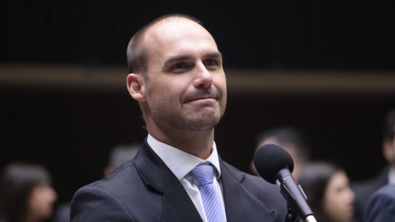 Eduardo diz ter pedido a Trump volta de Moraes à Magnitsky e cita Zelle como “Pix dos EUA”