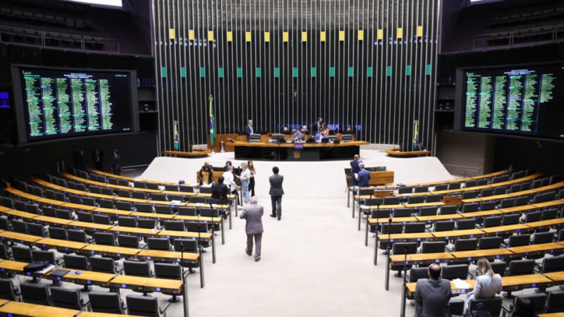 Por que pautas importantes para o eleitor estão travadas no Congresso?