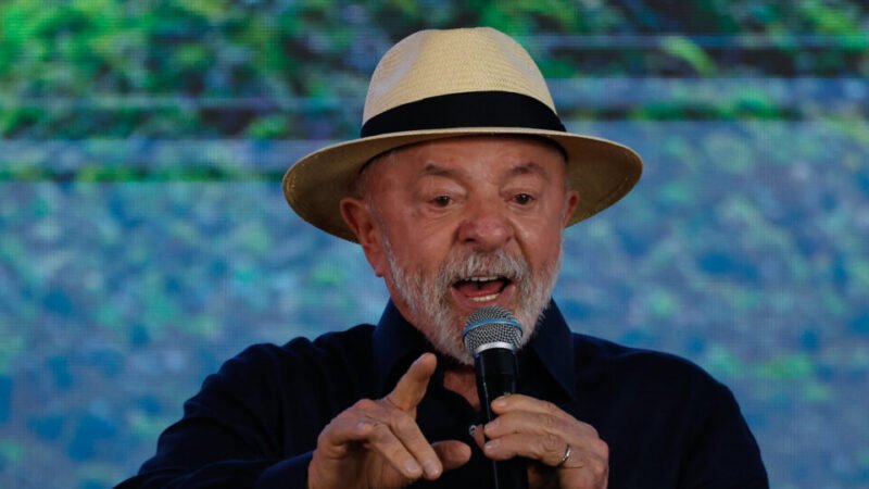Político honesto não está dentro de mim, está dentro de vocês, diz Lula a estudantes