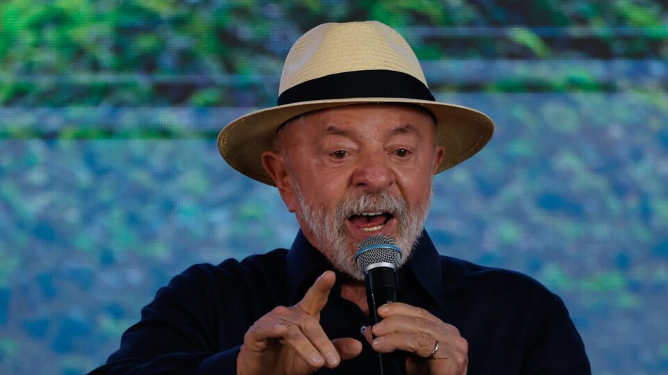 Político honesto não está dentro de mim, está dentro de vocês, diz Lula a estudantes