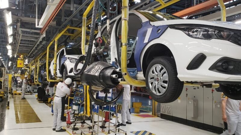Fábrica de carros abre 104 vagas de emprego para moradores de Itaúna