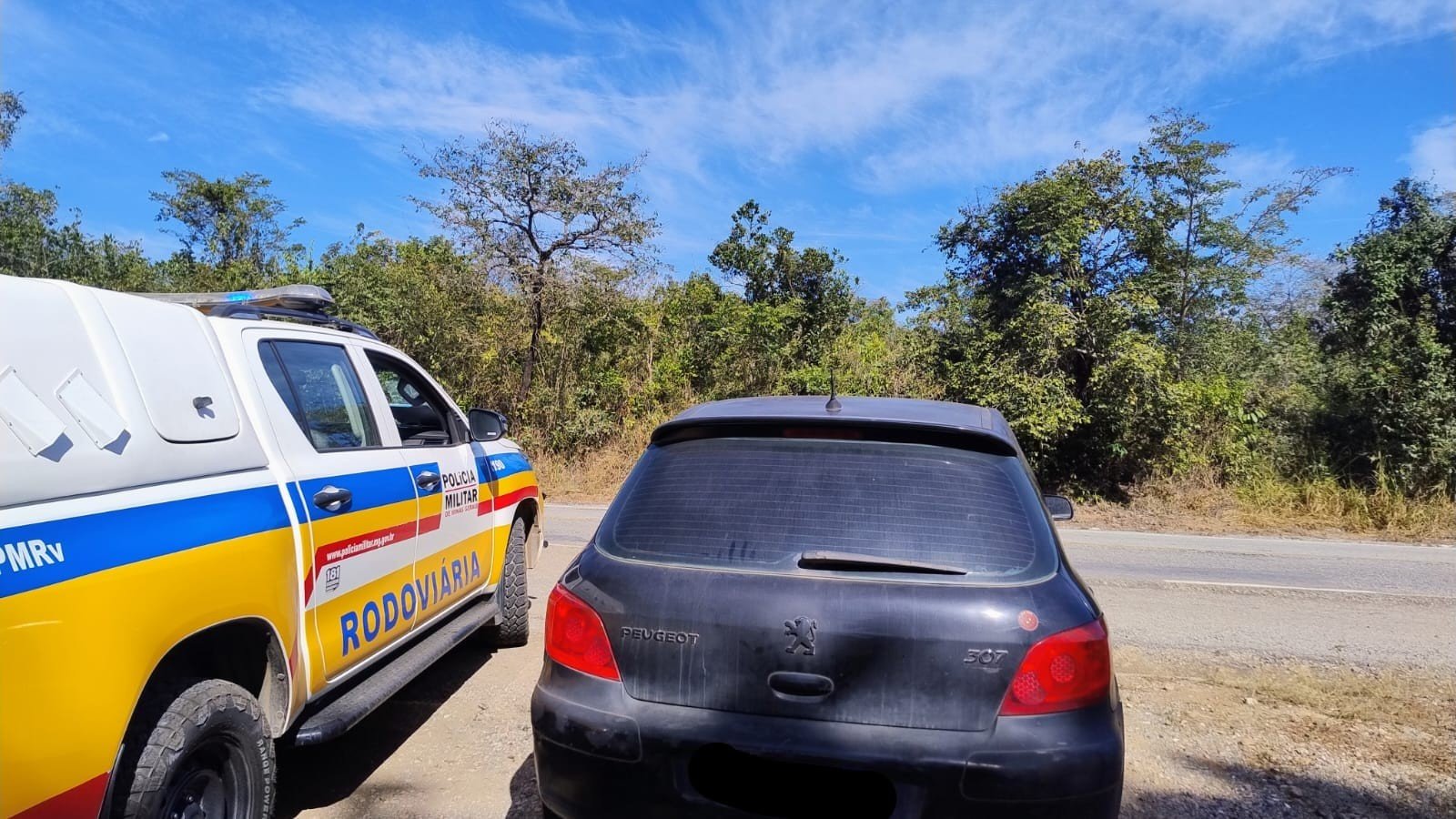 Motorista é preso com carro furtado e placa clonada durante fiscalização em na MGC-423, em MG