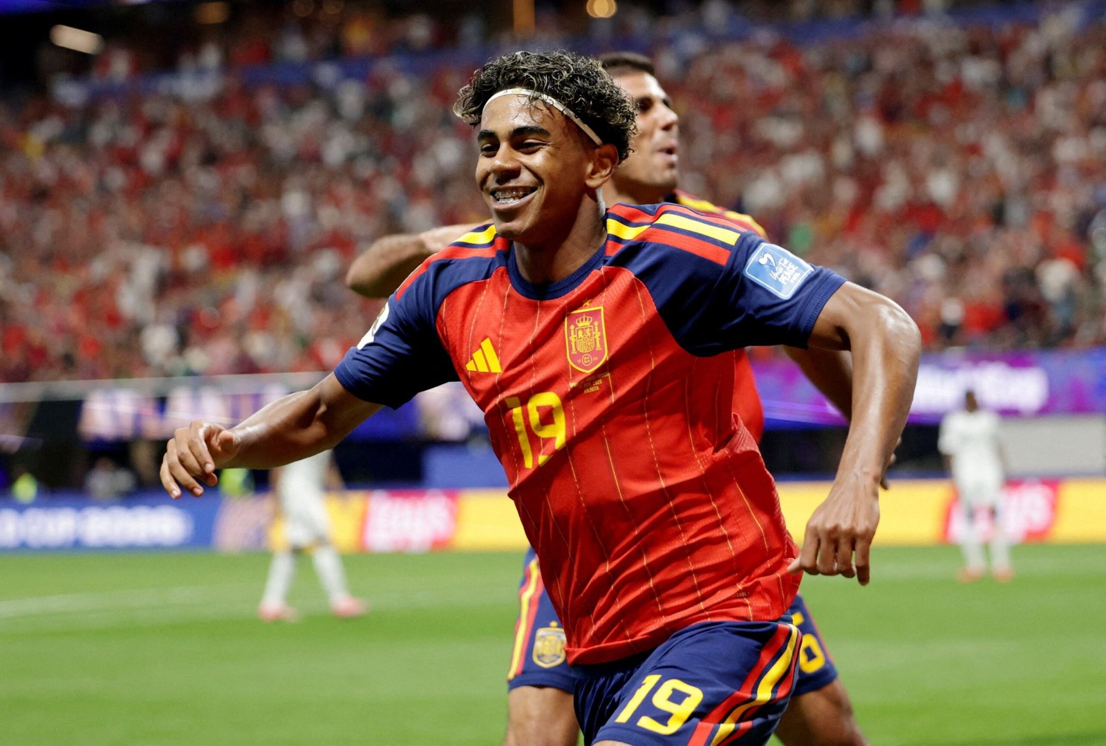 Lamine Yamal, astro da Espanha na final da Copa, é filho de imigrantes, luta contra racismo e tem irmão que virou xodó nas redes
