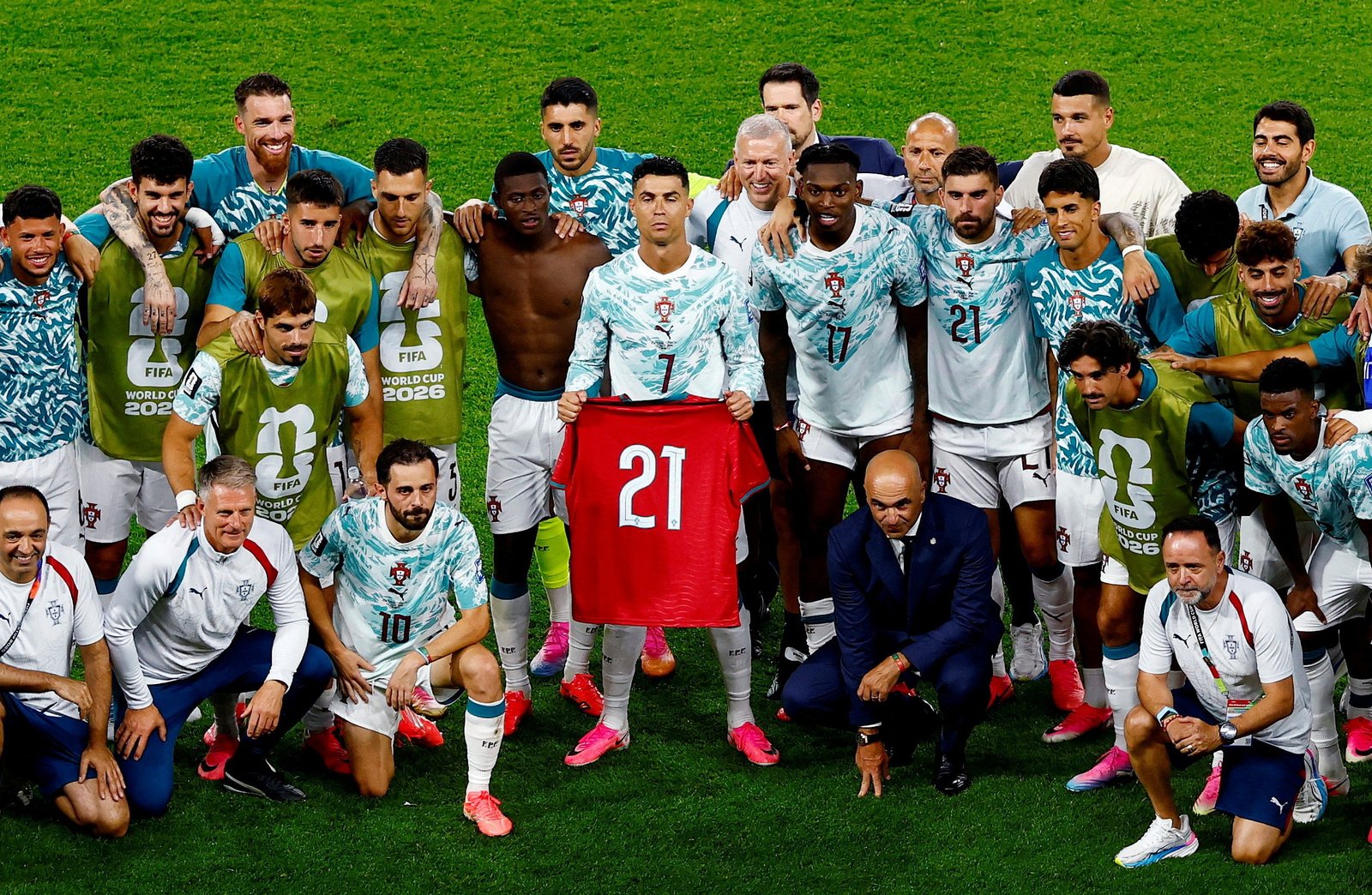 Cristiano Ronaldo veste camisa de Diogo Jota após vitória contra a Croácia; relembre acidente que matou jogador