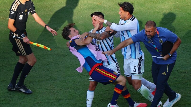 Fifa vai investigar briga entre jogadores de Espanha e Argentina após a final da Copa do Mundo