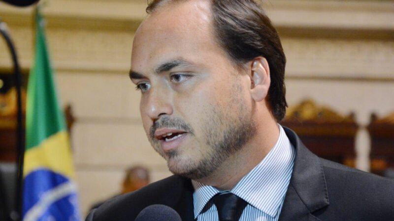 MP Eleitoral arquiva questionamento sobre domicílio eleitoral de Carlos Bolsonaro